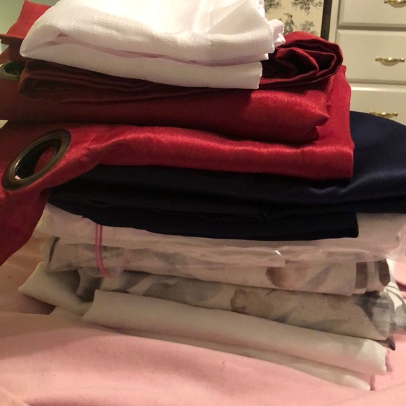 Curtain Lot - Picture 15 of 15